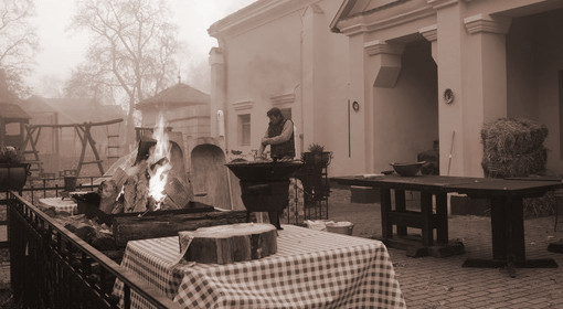 Igazi disznóvágás, Fenyőharaszt Kastélyszálló